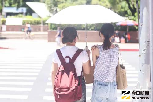 紫外線過量飆30度！醫揭中暑急救法　衛福部「防熱傷害5招」必收
