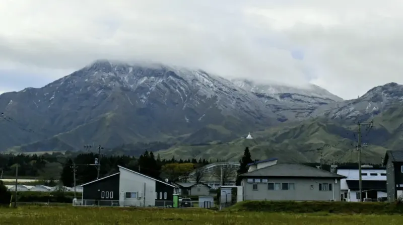 日本火山連續蠢動？熊本阿蘇山火山警戒升級　火山口周邊限制進入