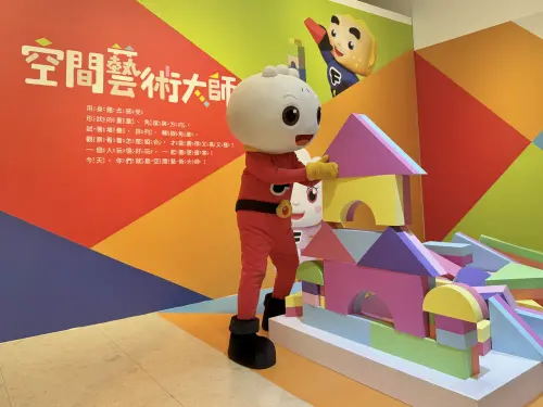 兒藝節期間新北藝文中心將舉辦《FOOD超人快閃見面會》,邀請FOOD超人驚喜現。 ▲兒藝節期間新北藝文中心將舉辦《FOOD超人快閃見面會》,邀請FOOD超人驚喜現。