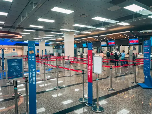 ▲過去暑假期間機場幾乎是人滿為患，但今（4）早松山機場卻沒什麼人潮。（圖／「風塵萬里 旅人手札」提供）