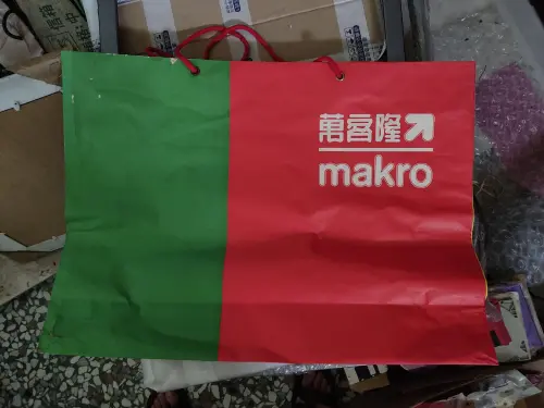 ▲過去有網友曝光萬客隆的紙袋，隨即引起全場回憶殺。（圖／爆廢公社）