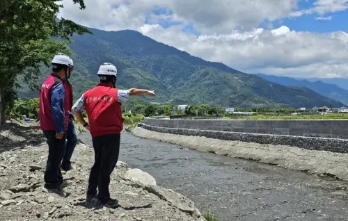 ▲林元鵬並要求河川分署，必要時再前往辦理複查，以「確認、確認、再確認」的積極態度，為民眾生命財產安全做好把關。（圖／水利署提供）