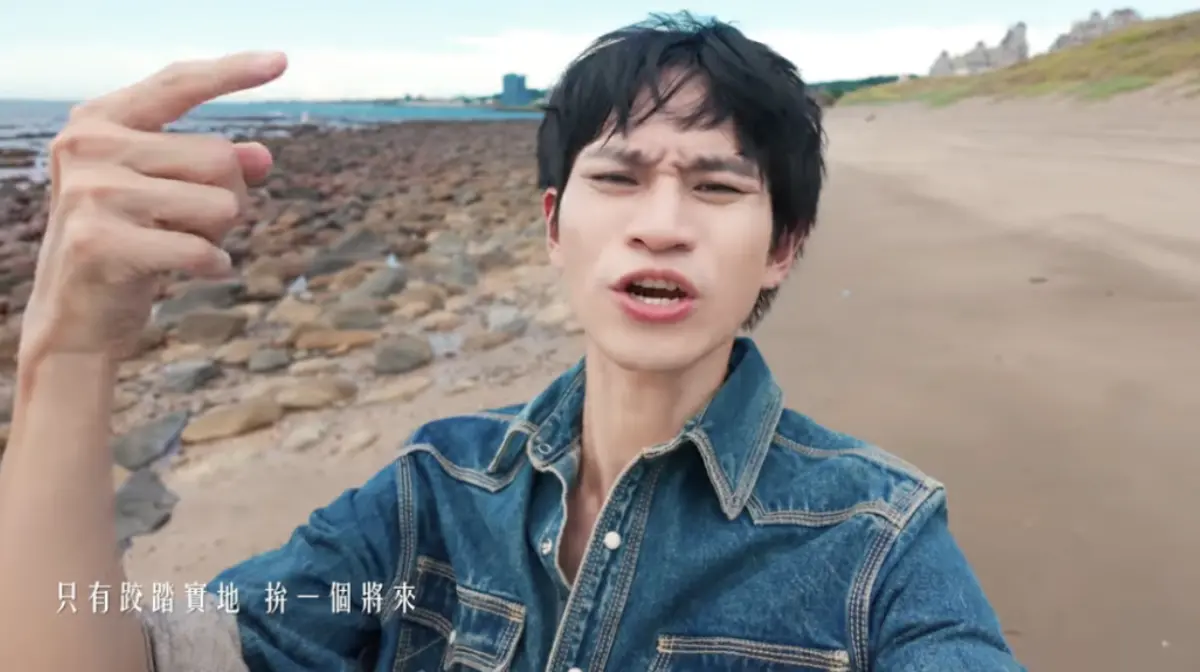 ▲Andy老師（如圖）與家寧今年3月因頻道「眾量級CROWD」收益糾紛鬧上法院，稍早家寧發出律師聲明，死咬Andy劈腿在先，而剛剛Andy火速反擊，指控家寧不斷惡意抹黑、模糊焦點，「化妝跟濾鏡可以騙人，但金流的去向無從藏匿！期待司法嚴懲罪犯的那天趕快來臨。」（圖／翻攝自Andy老師IG、YouTube）