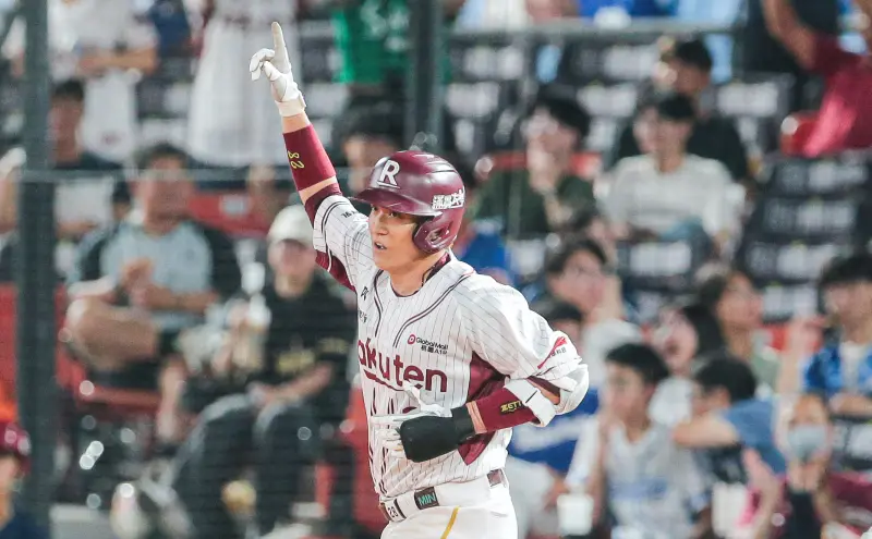 ▲樂天桃猿補手張閔勛面對富邦悍將先發投手布坎南敲出生涯首支滿貫砲，幫助球隊逆轉比數。（圖／樂天桃猿提供）