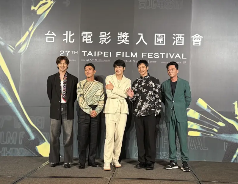 ▲陳柏霖（左起）、萬洛隆甘迦、潘綱大、黃冠智、藍葦華出席台北電影獎入圍酒會，他們要一起角逐最佳男主角大獎。頒獎日也是近來盛傳的「末日」，陳柏霖透露王淨有約大家一起去睡公園，卻似乎沒什麼人要響應。（圖／記者蘇詠智攝）