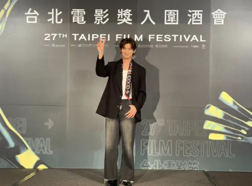 ▲陳柏霖近來常碰到有人告訴他在念書時看過《藍色大門》,自嘲自己變成教材。(圖/記者蘇詠智攝) ▲陳柏霖近來常碰到有人告訴他在念書時看過《藍色大門》,自嘲自己變成教材。(圖/記者蘇詠智攝)