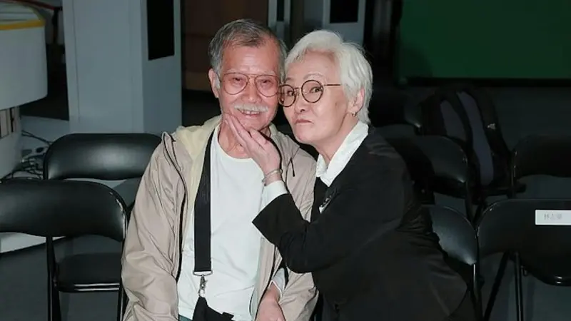 ▲香港資深女星雪妮（右）的家人今（4）日證實77歲的她於7月3日離世因胰臟癌離世，享壽77歲，而她的丈夫唐佳（左）則是在11天前因病離世，夫妻倆天堂再續夫妻情，香港影壇痛失2大巨星。（圖／翻攝自微博）