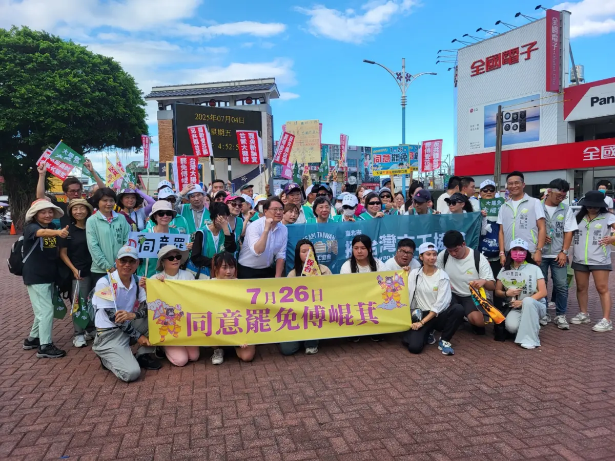 ▲罷團舉行「護國大遶境」，宣傳大罷免。（圖／記者陳佩君攝，2025.07.04）