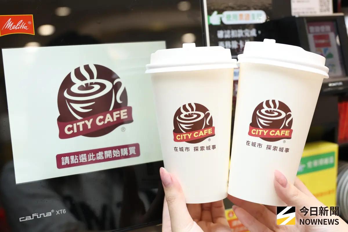 ▲ 7-11門市限時3天，有小農水果冰磚精品美式、冰淇淋紅茶買2送2。（圖／記者陳明安攝）