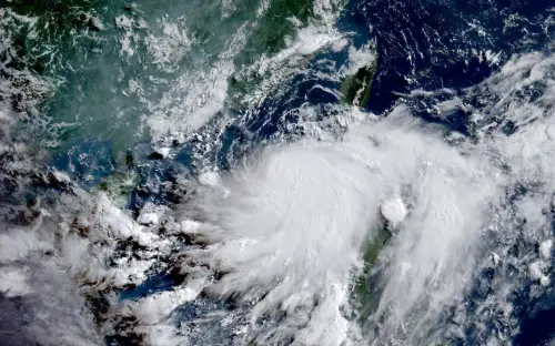 ▲丹娜絲颱風體型巨大，且對流發展很旺盛，將替台灣帶來明顯風雨。（圖／「台灣颱風論壇｜天氣特急」臉書）