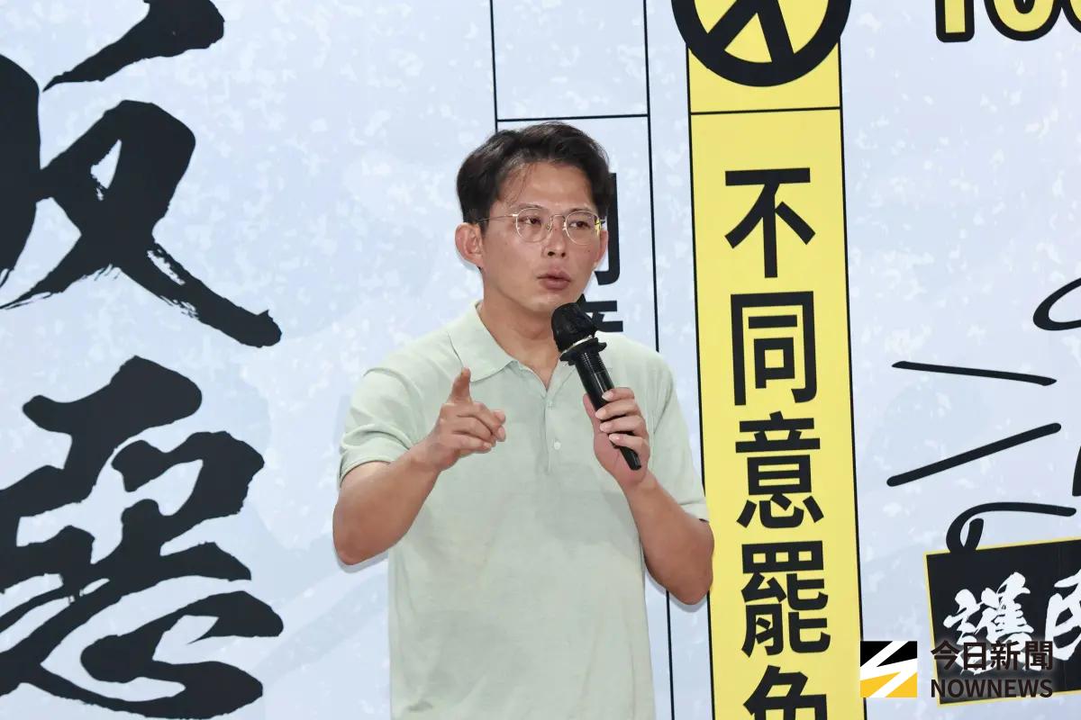 ▲民眾黨主席黃國昌出席國民黨立委羅智強新書《護民主・反惡罷》發表會。（圖／記者吳翊緁攝影，2025.07.05）