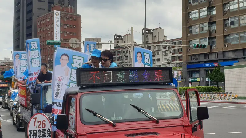 ▲吳宗憲痛批民進黨颱風來還搞罷免，卓冠廷反諷台中淹大水盧秀燕卻北上掃街。（圖／記者何哲欣攝）