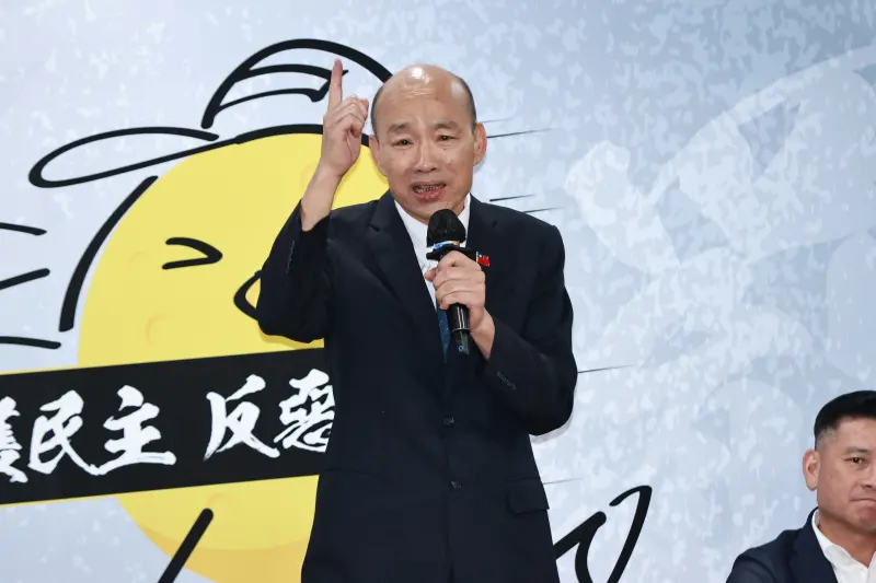 挺羅智強新書！韓國瑜再出新對子批罷免：「發神經」