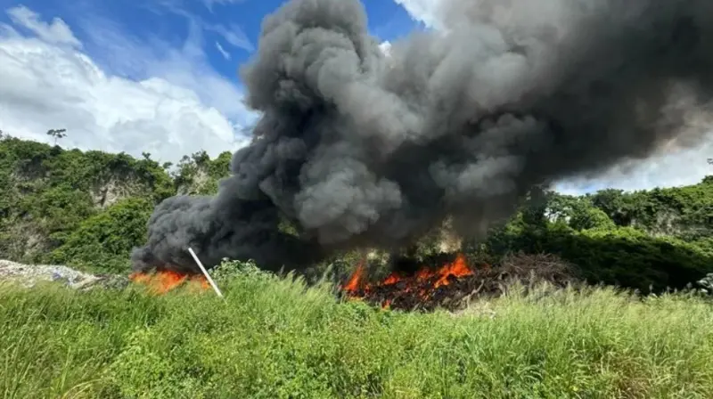 快訊／台東垃圾掩埋場爆發大火　狂燒400平方公尺、消防緊急灌救
