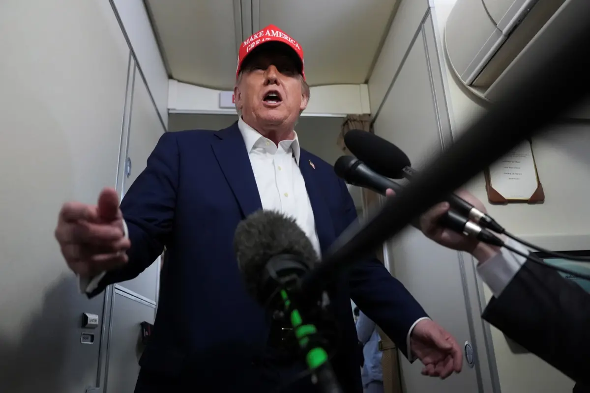 ▲美國川普表示，他已簽署要寄給首批10至12國的關稅通知信。（圖／美聯社／達志影像）