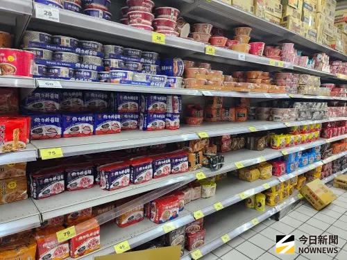台灣人突搶爆「綠色泡麵」！眾出手狂買5碗：比火鍋還香、水準高

