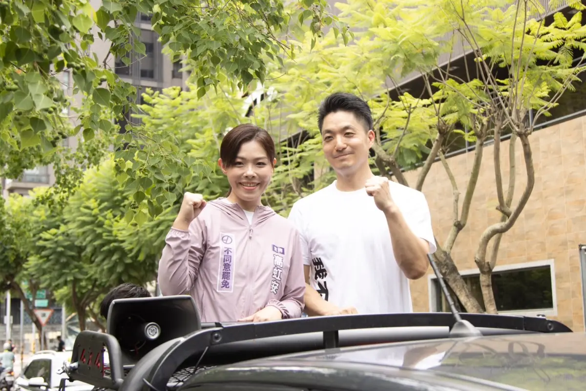 ▲台北市長蔣萬安（右）首度赴新竹合體高虹安反制大罷免。（圖／讀者提供）