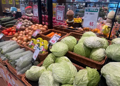 ▲▲全聯綠色蔬菜區備貨量充足。（圖／記者鍾怡婷攝）