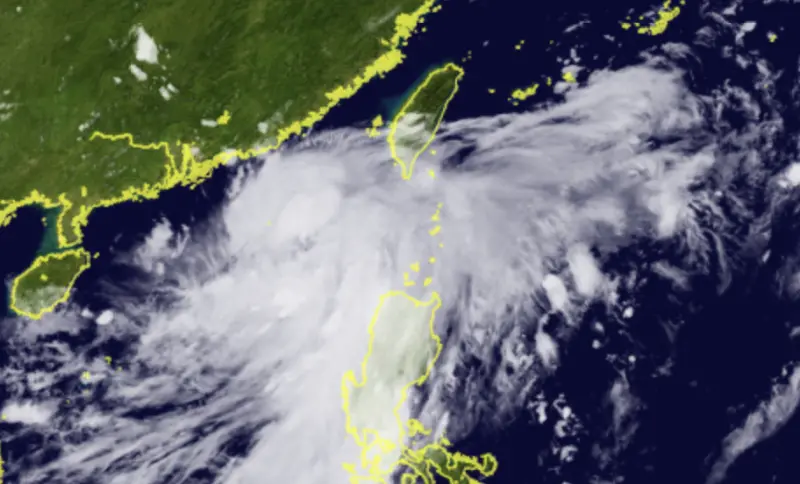 颱風最新動態整理！丹娜絲「路徑強度、登陸機會、風雨影響」一覽