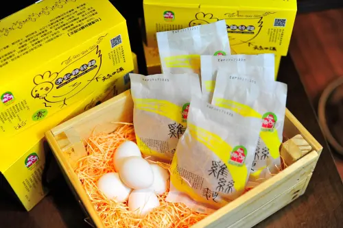 ▲清記冰果室竟也有推出乾雞絲麵麵餅。（圖／取自清記冰果室臉書）