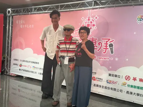 ▲ 紀寶如(右起)、李炳輝、林俊逸一起出席公益演唱會,向長者與弱勢群眾獻上愛心。(圖/記者蘇詠智攝) ▲ 紀寶如(右起)、李炳輝、林俊逸一起出席公益演唱會,向長者與弱勢群眾獻上愛心。(圖/記者蘇詠智攝)