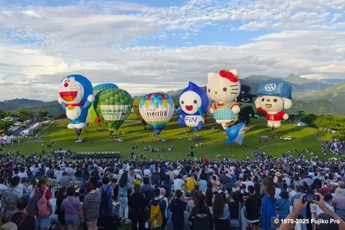 「2025臺灣國際熱氣球嘉年華」今(5)天登場,至8月21日於台東鹿野高台展開,今年邀請「哆啦A夢」造型熱氣球登場,還有無人機展演與熱氣球光雕音樂會。因颱風影響,7/6整日活動取消。(圖/取自台灣國際熱氣球嘉年華臉書) ▲「2025臺灣國際熱氣球嘉年華」今(5)天登場,至8月21日於台東鹿野高台展開,今年邀請「哆啦A夢」造型熱氣球登場,還有無人機展演與熱氣球光雕音樂會。因颱風影響,7/6整日活動取消。(圖/取自台灣國際熱氣球嘉年華臉書)
