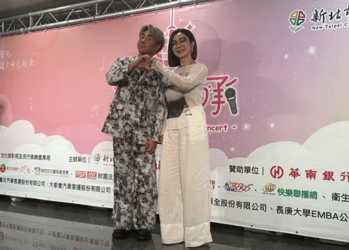 ▲陳美鳳（右）與「乾兒子」歐漢聲（左）一起出席《2025愛傳承關懷演唱會》，歐漢聲透露把今年的生日禮物給了大家，希望大家健康、平安，而末日也未如預言發生。（圖／記者蘇詠智攝）