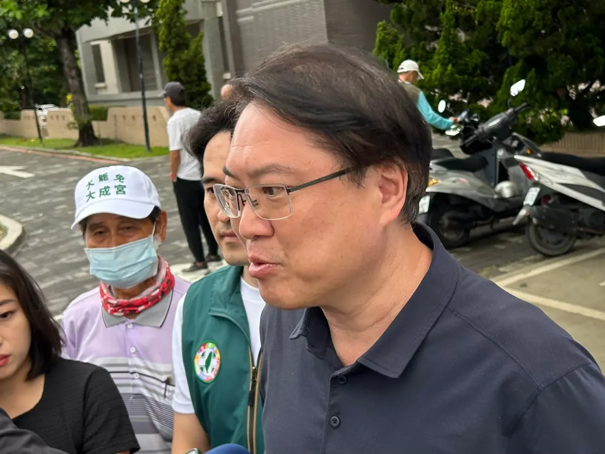 ▲罷免車隊抵達台東，林右昌接受媒體訪問。（圖／記者陳佩君攝，2025.07.05）