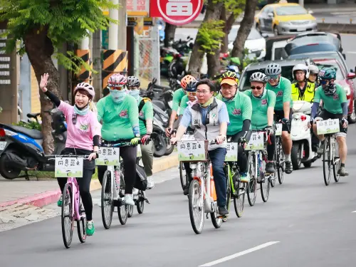 妃妃鐵馬自信義區吳興街出發,早上及下午將依序前往徐巧芯、羅智強、賴士葆、王鴻薇、李彥秀等台北市立委選區進行「騎宣」。 ▲妃妃鐵馬自信義區吳興街出發,早上及下午將依序前往徐巧芯、羅智強、賴士葆、王鴻薇、李彥秀等台北市立委選區進行「騎宣」。