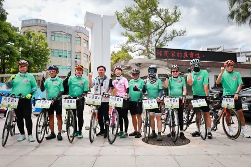 陳亭妃指出,「妃妃鐵馬隊」希望延續過去在公投時成功推動「四個不同意」的經驗,透過實地深入街道、巷弄,協助罷免團體傳遞理念。 ▲陳亭妃指出,「妃妃鐵馬隊」希望延續過去在公投時成功推動「四個不同意」的經驗,透過實地深入街道、巷弄,協助罷免團體傳遞理念。