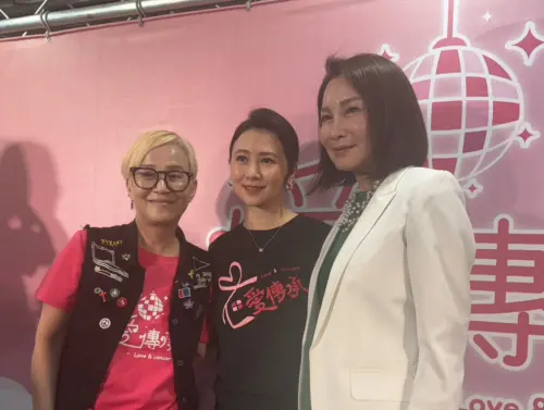 ▲翁虹（中）回台參與活動，久違亮相依舊親切。（圖／記者蘇詠智 攝影）