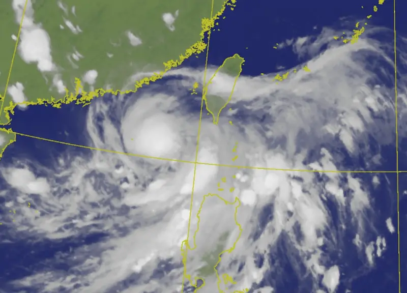 ▲2025年首個颱風警報來勢洶洶！丹娜絲颱風罕見選擇台灣海峽北上，讓西半部成為風雨主戰場，預估今晚發布陸警。（圖／取自中央氣象署）