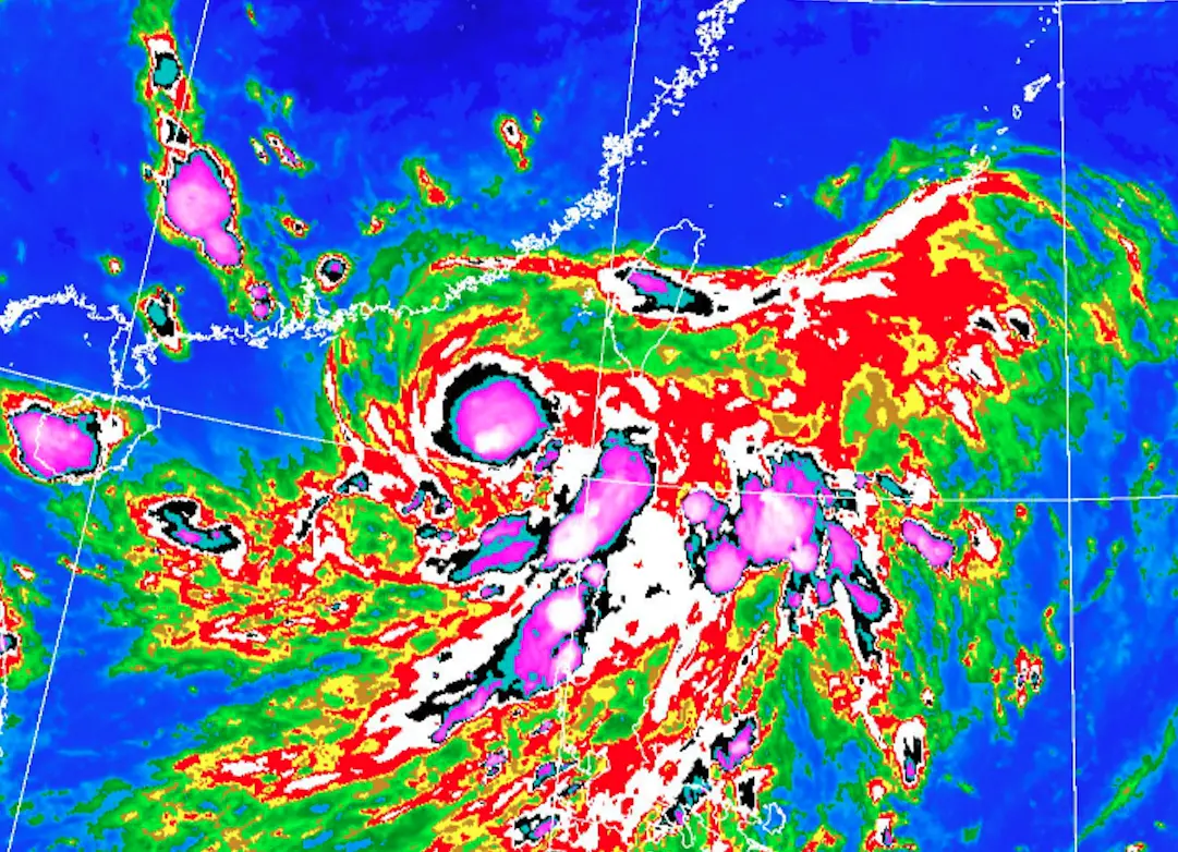 ▲丹娜絲颱風（Danas）逐漸逼近台灣，預計今（5）晚20時30分將發布「陸上警報」，明日下午丹娜絲颱風暴風圈就有可能觸陸。（圖／取自中央氣象署）