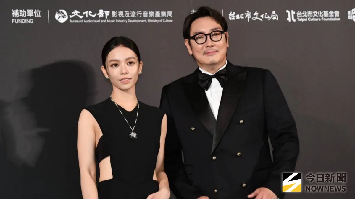 ▲台灣女星宋芸樺（左）今（5）日攜手韓國影帝趙震雄出席北影，而宋芸樺今晚盛裝打扮，也在現場害羞表示自己很緊張。（圖／特約攝影林柏年攝）