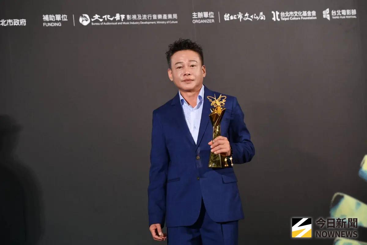 ▲李康生以《默視錄》得到北影最佳男配角大獎，自嘲自己今年犯太歲，沒有安太歲也能得獎，對於早先被誤認偷海膽的事件還是頗有陰影，自嘲最近「臥薪嘗膽」。（圖／記者林柏年攝影）