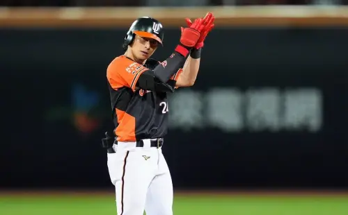 ▲統一獅陳傑憲在延長賽敲出帶有打點的安打,替球隊攻下保險分,獅隊以4:2擊退味全龍,下半季首勝到手。(圖/統一獅提供) ▲統一獅陳傑憲在延長賽敲出帶有打點的安打,替球隊攻下保險分,獅隊以4:2擊退味全龍,下半季首勝到手。(圖/統一獅提供)