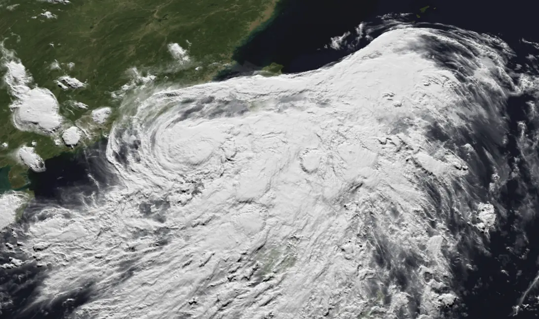 ▲丹娜絲颱風今（5）日晚間8時30分發布「陸上警報」，暴風圈，預估最快明（6）日下午就會接觸澎湖、嘉義以南的陸地。（圖／中央氣象署）