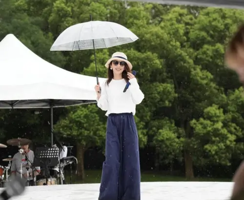 面對颱風逼近,田馥甄提醒大家準備雨具,帶好心情參與演出。(圖/田馥甄IG) ▲面對颱風逼近,田馥甄提醒大家準備雨具,帶好心情參與演出。(圖/田馥甄IG)