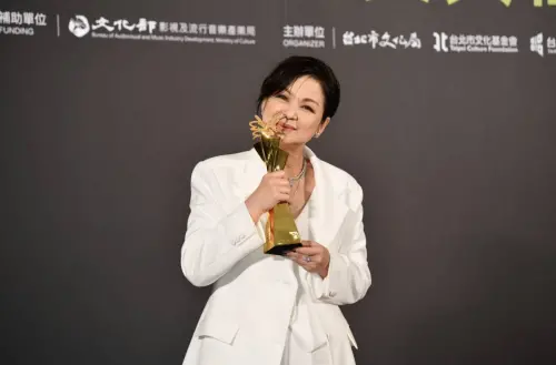 ▲楊貴媚在聽到名字後一度不敢相信，再三確認後才上台領獎。（圖／攝影 林柏年）