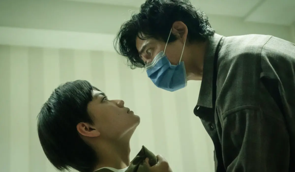 ▲《我們與惡的距離2》收官，周渝民（右）飾演的「馬亦森」被劉子詮（左）飾演的胡冠駿害得家破人亡，但最後究竟有沒有判死刑，採開放式結局。（圖／翻攝自官方臉書）