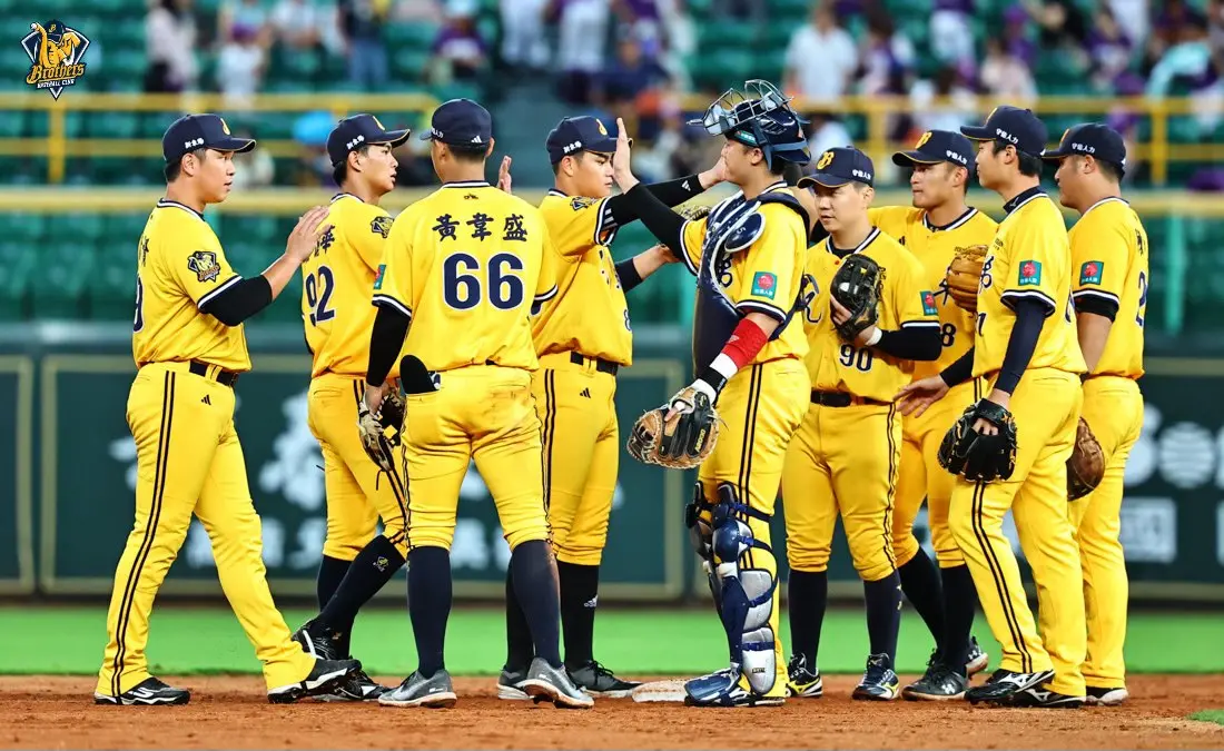 ▲丹娜絲颱風颱風侵台，高雄市政府宣布今日停班、停課，澄清湖球場中信兄弟與台鋼雄鷹之戰也確定延賽。（圖／中信兄弟提供）