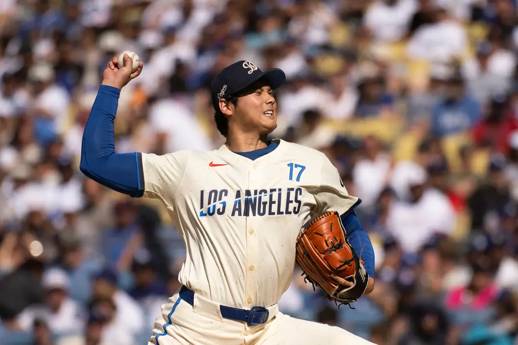 ▲大谷翔平今（6）日迎來第4場投打「二刀流」，主投2局狂飆3K無失分，球速再度超過三位數，防禦率也下修至1.50，許多人都在等待大谷投滿5局的完全體何時能出關，洛杉磯道奇總教練Dave Roberts賽後受訪時也正面回應外界期待，直言他的狀態非常好。（圖／美聯社／達志影像）