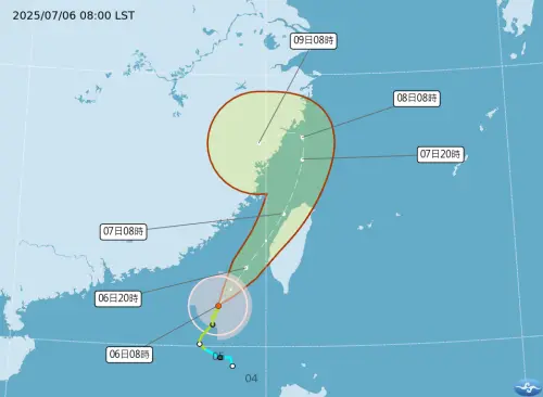 ▲丹娜絲颱風路徑大方向是「北上通過台灣海峽」，週日速度會慢慢加快，並在下午達到強度巔峰。（圖／中央氣象署）