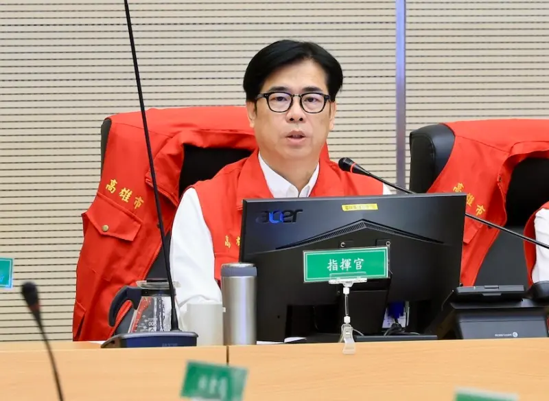 ▲台南、高雄、屏東三縣市昨（5）日最早公布6日停班停課一天，高雄今早有風雨但不那麼強大，陳其邁稍早公布約下午4點颱風暴風圈風雨會碰觸高雄陸地，提醒民眾要注意。（圖／取自陳其邁臉書）