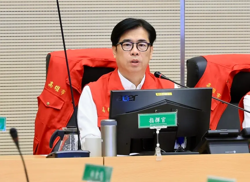 ▲台南、高雄、屏東三縣市昨（5）日最早公布6日停班停課一天，高雄今早有風雨但不那麼強大，陳其邁稍早公布約下午4點颱風暴風圈風雨會碰觸高雄陸地，提醒民眾要注意。（圖／取自陳其邁臉書）