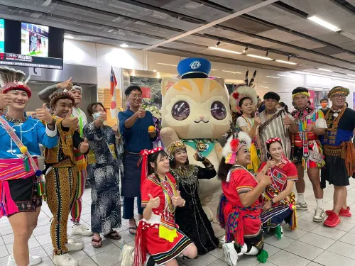 ▲「樋口飯糰」最新分點位在高雄捷運站內，開幕日現場還有高雄捷運吉祥物「蜜柑站長」到場助陣。（圖／「高雄美食走跳-刁嘴公主」授權提供）