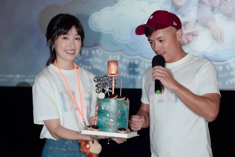 ▲范逸臣（右）與田中千繪（左）自從在2008年合作電影《海角七號》後，就開始傳出緋聞，但雙方一直都沒認愛，直到2023年再次合作《BIG》演夫妻，同年登上《小姐不熙娣》才在小S（徐熙娣）追問下認愛。而昨（5）日，范逸臣登上「高雄啤酒音樂節」難得放閃，透露每年都會回《海角七號》拍攝地墾丁度假，還會帶田中千繪一起去。（圖／田中千繪IG）