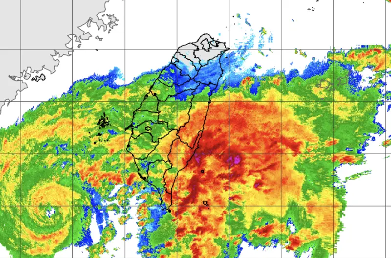 ▲丹娜絲颱風已經轉為中颱，今（6）日下半天至明（7）日上午替全台帶來的雨勢最為明顯。（圖／翻攝氣象署）