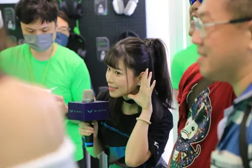 ▲多位人氣一日店長輪番登場欣亞數台北八德旗艦店，包括KIRA、妲妲咬果凍、玩樂幫（大天神、森野葉子、瑞咪）等人氣網紅現身。（圖／欣亞數位）