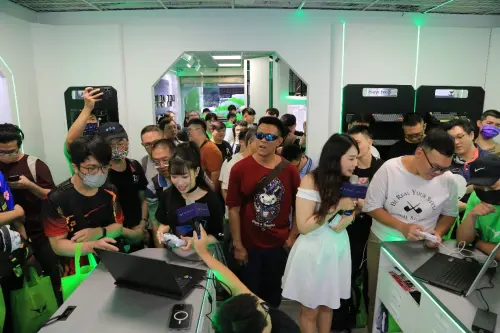 ▲台北八德旗艦店全新內裝空間以科技太空艙為靈感，結合高質感展示區與科技美學，提供更完整的消費體驗場域。（圖／欣亞數位）